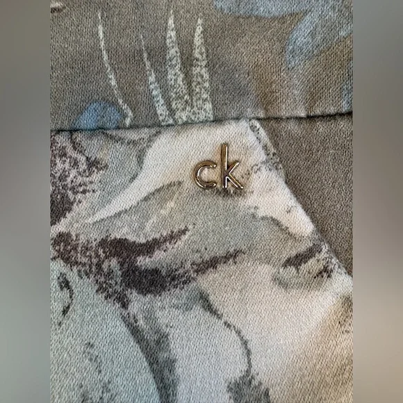 Vintage Calvin Klein Tropical Print Shorts - Size 8. - Picture 5 of 13